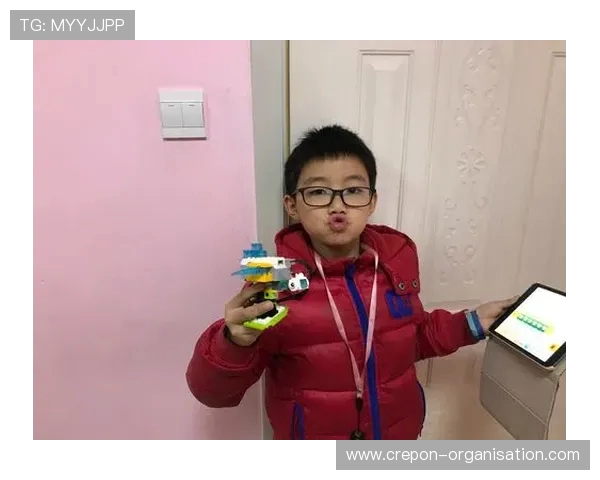 《从发售即入手到热衷体验，皮纳畅玩FC26的游戏之旅》